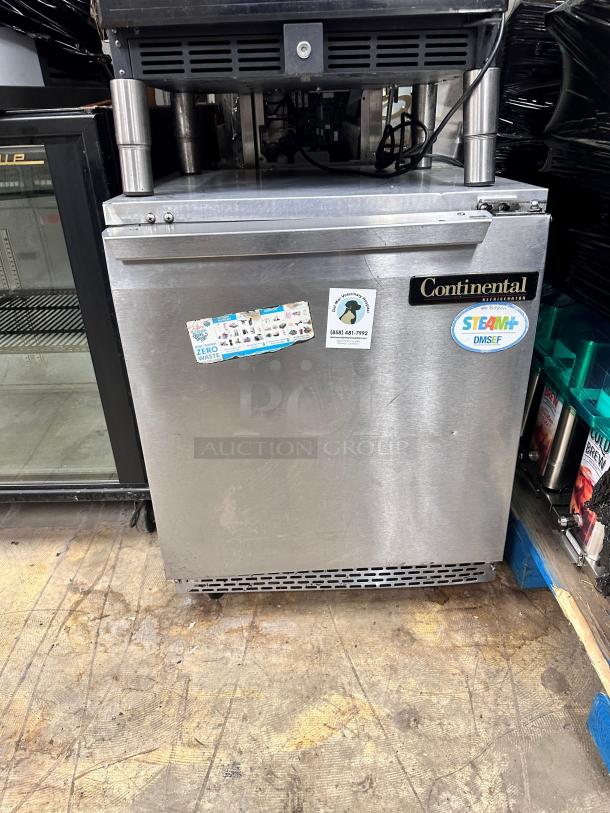 Great Continental UC27 7.4 Cu Ft Undercounter  Refrigerator 115volt Tested and Working! - Image 3 of 9