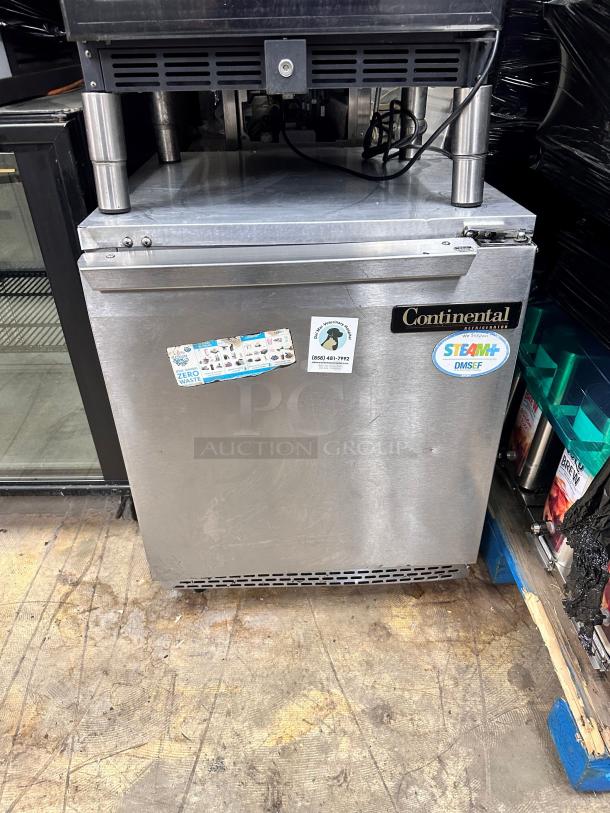 Great Continental UC27 7.4 Cu Ft Undercounter  Refrigerator 115volt Tested and Working! - Image 4 of 9