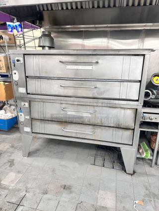 Nice Bakers Pride Commercial Gas Pizza oven Tested and Working!