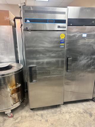 Everest Refrigeration ESR1 29" One Door Reach In Refrigerator 115v Tested and Working!