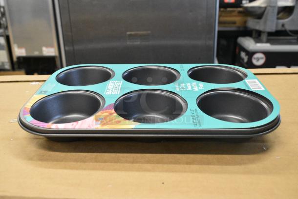 2 BRAND NEW SCRATCH AND DENT! Box of 12 Baker's Secret BS10212 6 Cup Texas Muffin Pans. 2 Times Your Bid! - Image 1 of 6