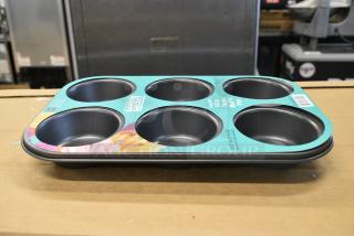 2 BRAND NEW SCRATCH AND DENT! Box of 12 Baker's Secret BS10212 6 Cup Texas Muffin Pans. 2 Times Your Bid!