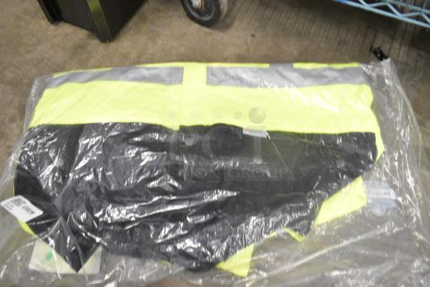 BRAND NEW SCRATCH AND DENT! Box of 4 Ergodyne GloWear 8365BK Type R Class 3 Hi-Vis Lime Rain Jacket with Black Front Panel 25324 - Large - Image 3 of 5
