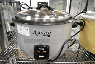 BRAND NEW SCRATCH AND DENT! Avantco 177RCB90 90 Cup (45 Cup Raw) Electric Rice Cooker / Warmer. 240 Volts, 1 Phase.