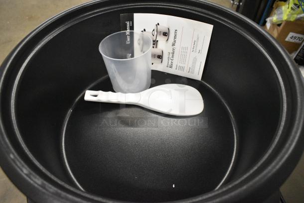 BRAND NEW SCRATCH AND DENT! Avantco 177RCB90 90 Cup (45 Cup Raw) Electric Rice Cooker / Warmer. 240 Volts, 1 Phase. - Image 4 of 6