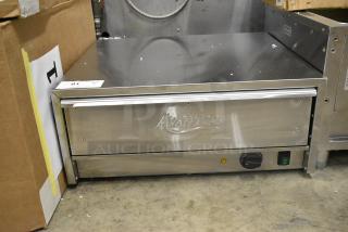 BRAND NEW SCRATCH AND DENT! Avantco 177BW32 Stainless Steel 32 Bun Warmer. 120 Volts, 1 Phase. Tested and Working!