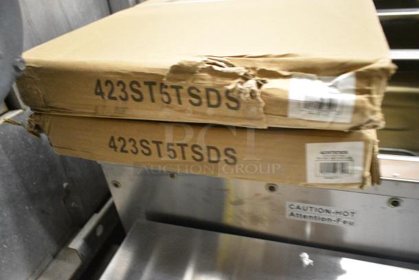 BRAND NEW SCRATCH AND DENT! 2024 ServIt 423EST5WO Five Pan Open Well Electric Steam Table with Adjustable Undershelf. 208/240 Volts, 1 Phase. - Image 2 of 8