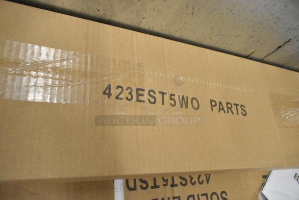 BRAND NEW SCRATCH AND DENT! 2024 ServIt 423EST5WO Five Pan Open Well Electric Steam Table with Adjustable Undershelf. 208/240 Volts, 1 Phase. - Image 3 of 8
