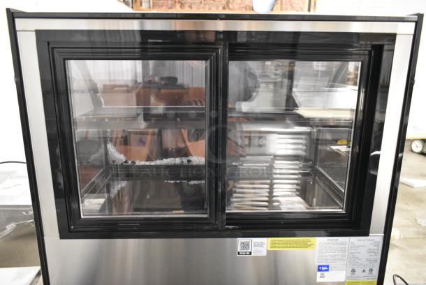 BRAND NEW SCRATCH AND DENT! 2024 Avantco 224BCAC36 36" Black Curved Dual Service Refrigerated Air Curtain Merchandiser on Commercial Casters. 115 Volts, 1 Phase. Tested and Working! - Image 7 of 10
