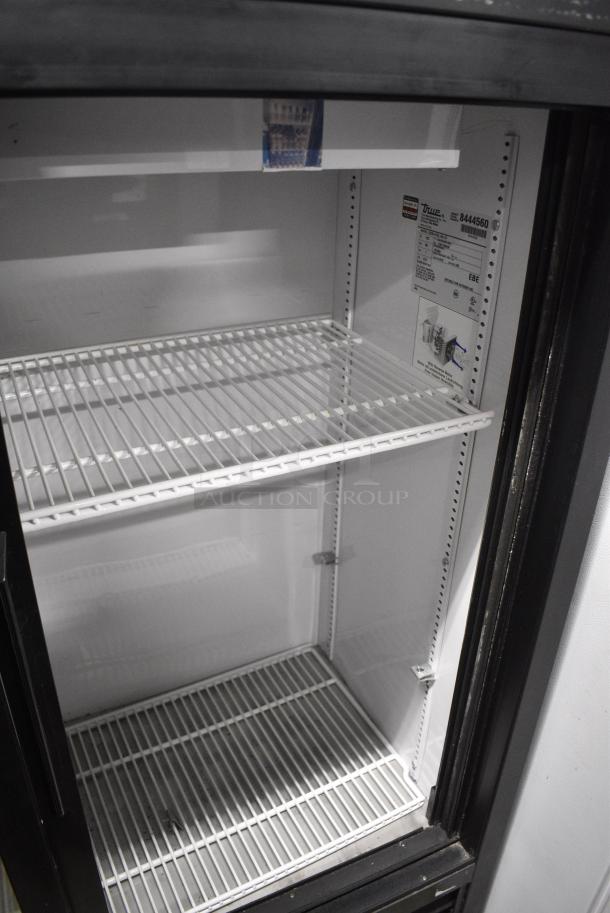 True GDM-41SL-54-LD Metal Commercial 2 Door Reach In Cooler Merchandiser w/ Poly Coated Racks. 115 Volts, 1 Phase. Tested and Working! - Image 4 of 6