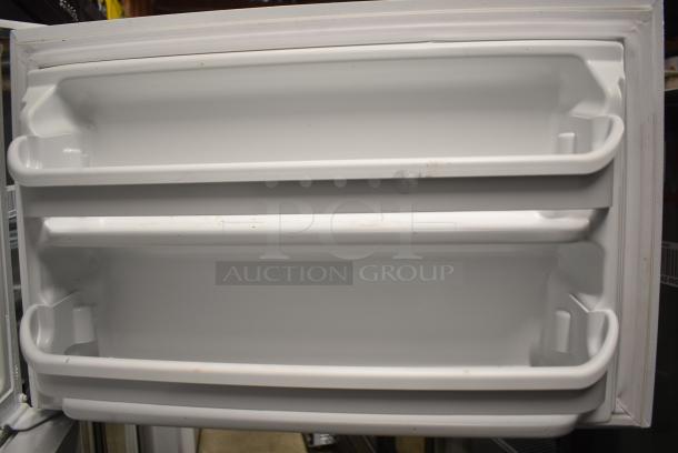 Frigidaire FFTR1821QW5A Cooler w/ Freezer. 115 Volts, 1 Phase. Tested and Working! - Image 4 of 9