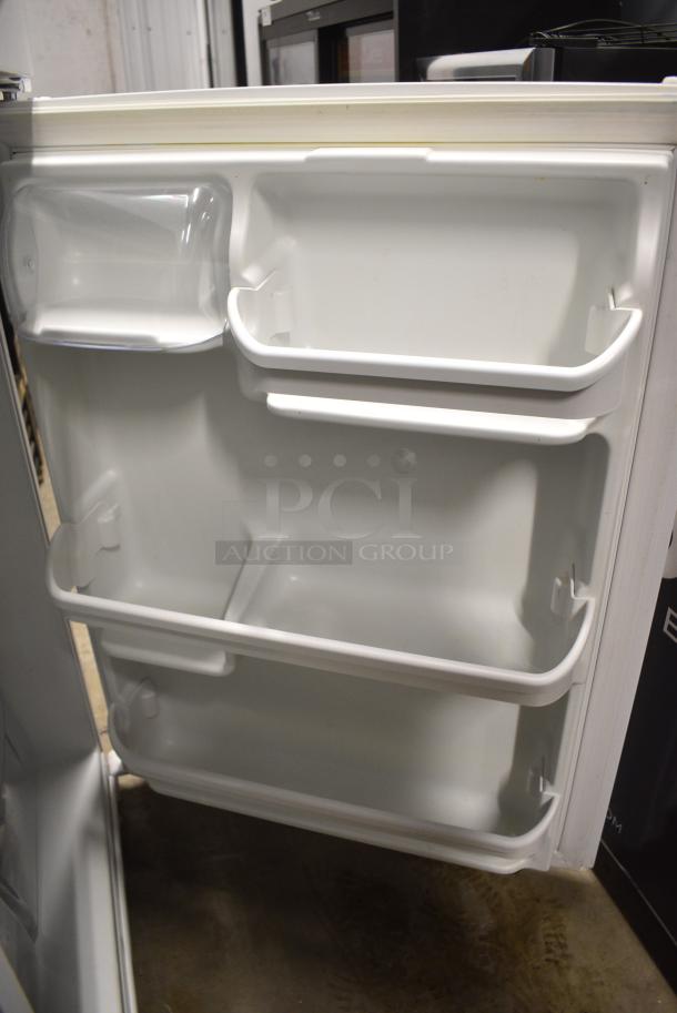Frigidaire FFTR1514RW1 Cooler w/ Freezer. 115 Volts, 1 Phase. Tested and Working! - Image 6 of 9