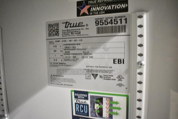 2019 True GDM-41SL-48-LD Metal Commercial 2 Door Reach In Cooler Merchandiser w/ Poly Coated Racks. 115 Volts, 1 Phase. Tested and Working! - Image 6 of 6