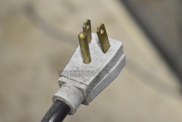 2018 True GDM-41SL-48-LD Metal Commercial 2 Door Reach In Cooler Merchandiser w/ Poly Coated Racks. 115 Volts, 1 Phase. Tested and Does Not Power On - Image 5 of 6