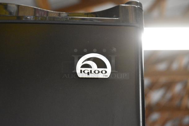 Igloo FR328B Mini Cooler. 115 Volts, 1 Phase. Tested and Working! - Image 2 of 6