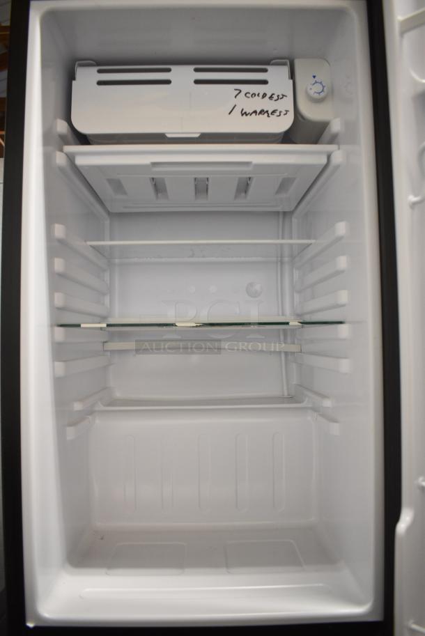 Igloo FR328B Mini Cooler. 115 Volts, 1 Phase. Tested and Working! - Image 3 of 6