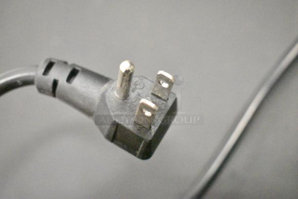 Igloo FR328B Mini Cooler. 115 Volts, 1 Phase. Tested and Working! - Image 5 of 6