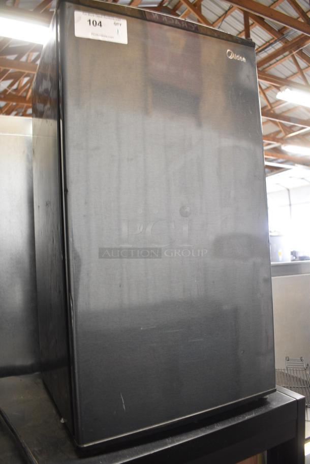 Midea MRM33S8ASL Mini Cooler. 115 Volts, 1 Phase. Tested and Working! - Image 1 of 9