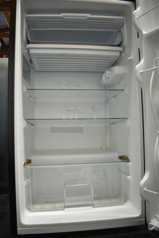 Midea MRM33S8ASL Mini Cooler. 115 Volts, 1 Phase. Tested and Working! - Image 3 of 9