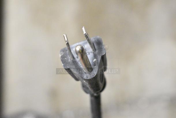 2020 IDW G4-H0234B Mini Cooler Merchandiser w/ Poly Coated Racks. 115 Volts, 1 Phase. Tested and Working! - Image 4 of 5