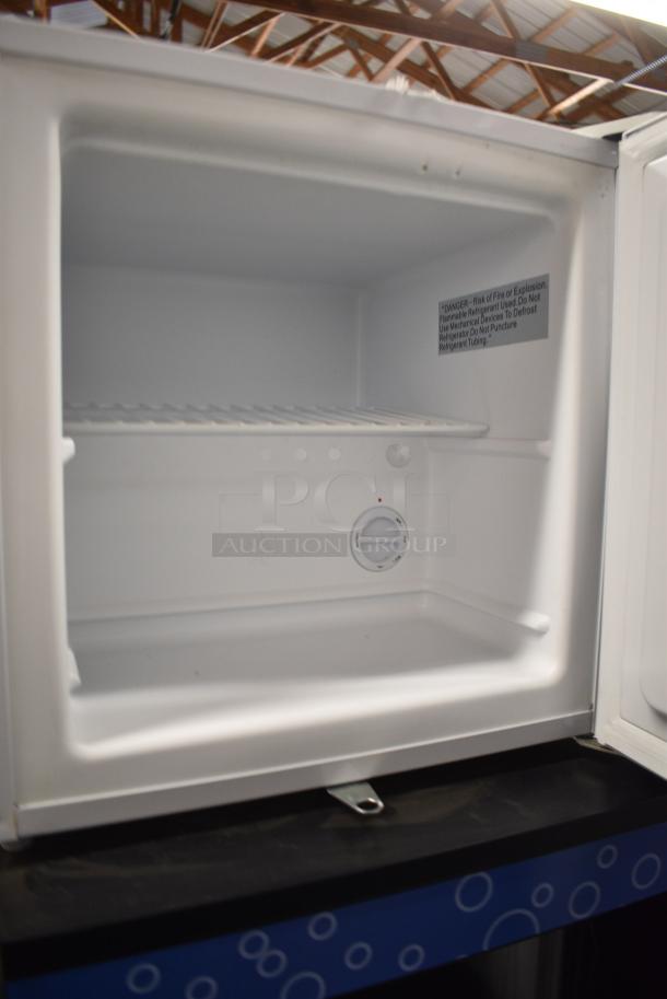 EdgeStar CMF151L-1 Mini Freezer. 115 Volts, 1 Phase. Tested and Working! - Image 3 of 5