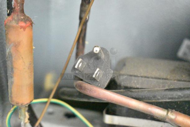 Galanz GLR33MBKE23 Mini Cooler. 115 Volts, 1 Phase. Tested and Working! - Image 5 of 6