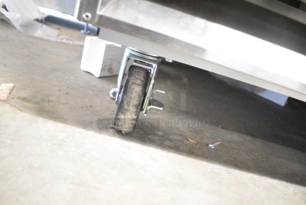Avantco 178SS1RHC Stainless Steel Commercial Single Door Reach In Cooler w/ Poly Coated Racks on Commercial Casters. 115 Volts, 1 Phase. Tested and Working! - Image 4 of 7