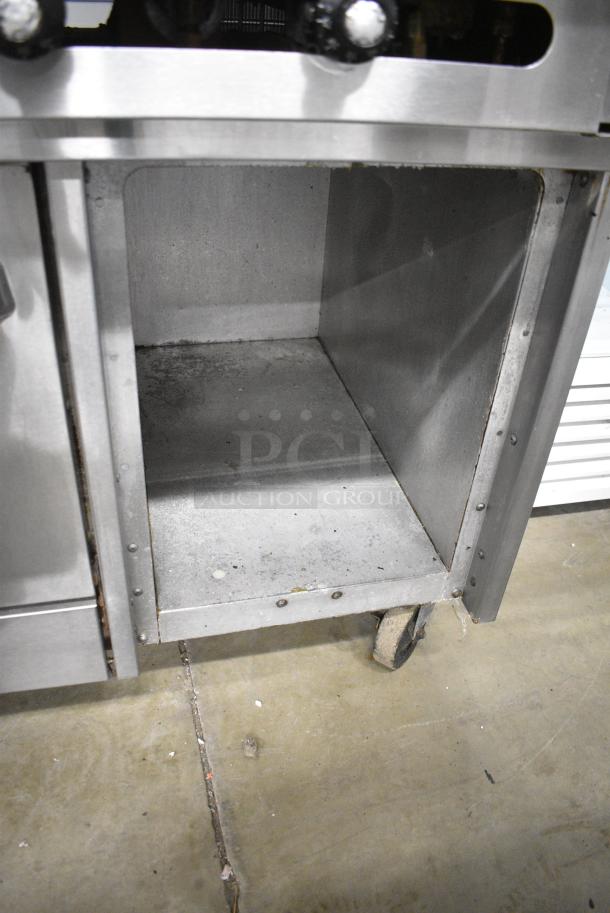Southbend S48AC-3TR Stainless Steel Commercial Propane Gas Powered Flat Top Griddle w/ 2 Burner Range, Oven and Back Splash on Commercial Casters. - Image 4 of 10