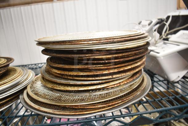 ALL ONE MONEY! Tier Lot of Various Items Including Round Pizza Pans and Screens - Image 5 of 5