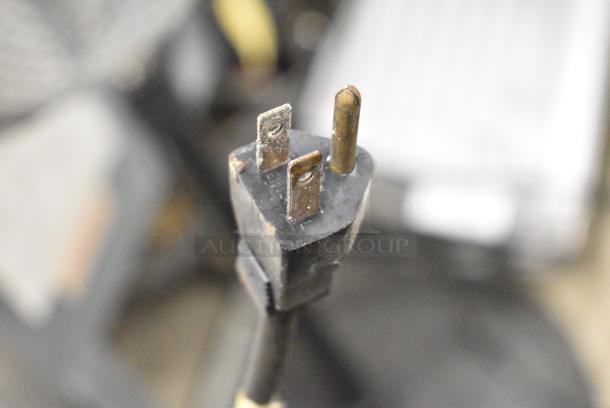 Hobart 512 Stainless Steel Commercial Countertop Meat Slicer. 115 Volts, 1 Phase. Tested and Working! - Image 6 of 7