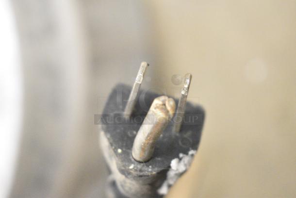 Orient Metal Floor Style Fan. 120 Volts, 1 Phase. Tested and Working! - Image 3 of 5