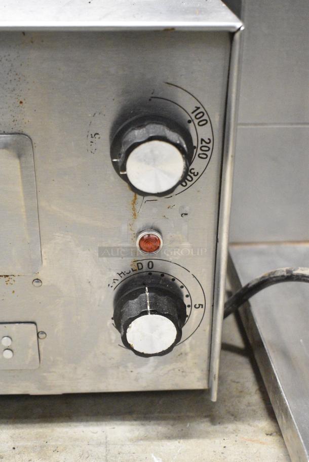 560E Stainless Steel Countertop Electric Powered Pizza Oven / Snack Oven. 120 Volts, 1 Phase. Tested and Working! - Image 2 of 7