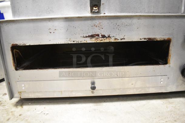 560E Stainless Steel Countertop Electric Powered Pizza Oven / Snack Oven. 120 Volts, 1 Phase. Tested and Working! - Image 4 of 7