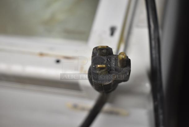 APW Wyott W-3V Stainless Steel Commercial Countertop Food Warmer. 120 Volts, 1 Phase. Tested and Working! - Image 5 of 6