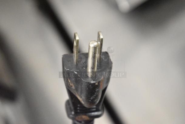 Aspectek Bug Zapper. 120 Volts, 1 Phase. Tested and Does Not Power On - Image 4 of 5