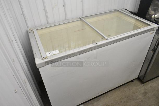 Fricon Metal Commercial Chest Freezer Merchandiser. 115 Volts, 1 Phase. Tested and Powers On But Does Not Get Cold - Image 2 of 6