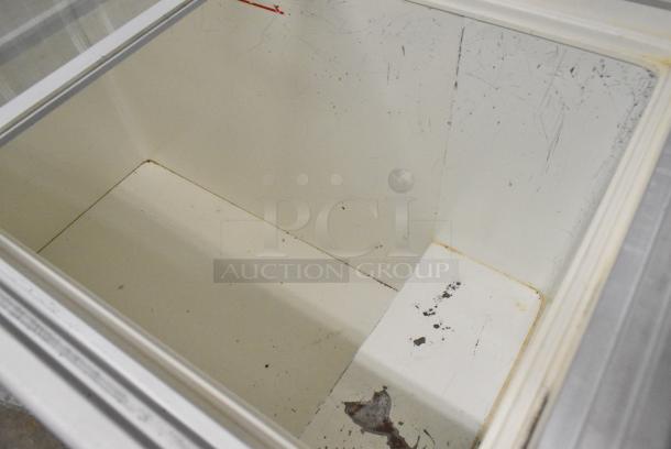 Fricon Metal Commercial Chest Freezer Merchandiser. 115 Volts, 1 Phase. Tested and Powers On But Does Not Get Cold - Image 4 of 6