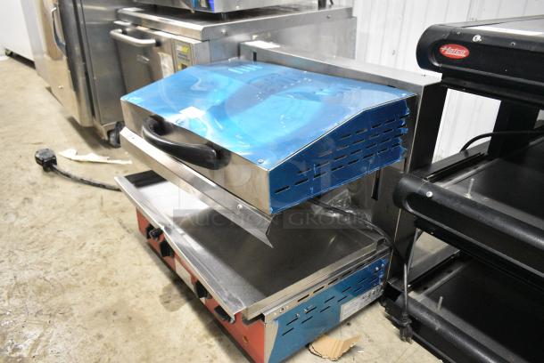 BRAND NEW SCRATCH AND DENT! 2023 Avantco 177SAL23M Stainless Steel Commercial 23" Electric Countertop Salamander. 208-240 Volts. - Image 3 of 6