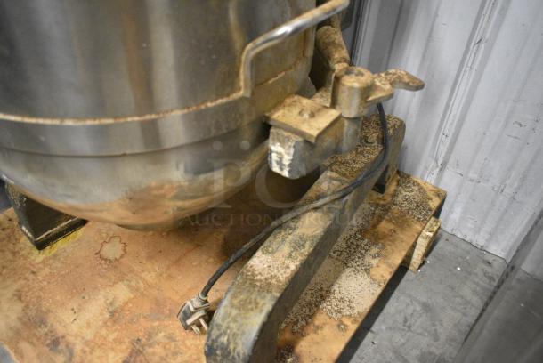 Avantco MX40 Metal Commercial Floor Style 40 Quart Planetary Dough Mixer w/ Mixing Bowl, Bowl Guard and Whisk Attachments, 240 Volts, 1 Phase. - Image 3 of 6