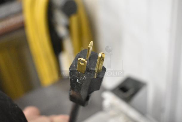 BRAND NEW SCRATCH AND DENT! 2024 Cadco VariKwik VK-120 Stainless Steel Commercial Countertop Electric Powered Convection Oven. 120 Volts, 1 Phase. Tested and Powers On But Shuts Off - Image 6 of 6