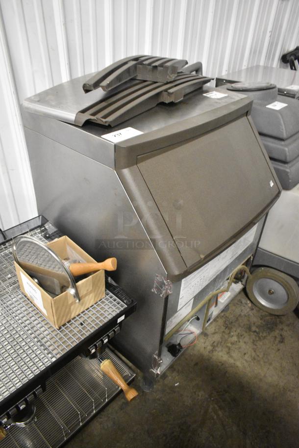 Manitowoc QF0406A Stainless Steel Commercial Self Contained Undercounter Ice Machine. 115 Volts, 1 Phase. - Image 2 of 10