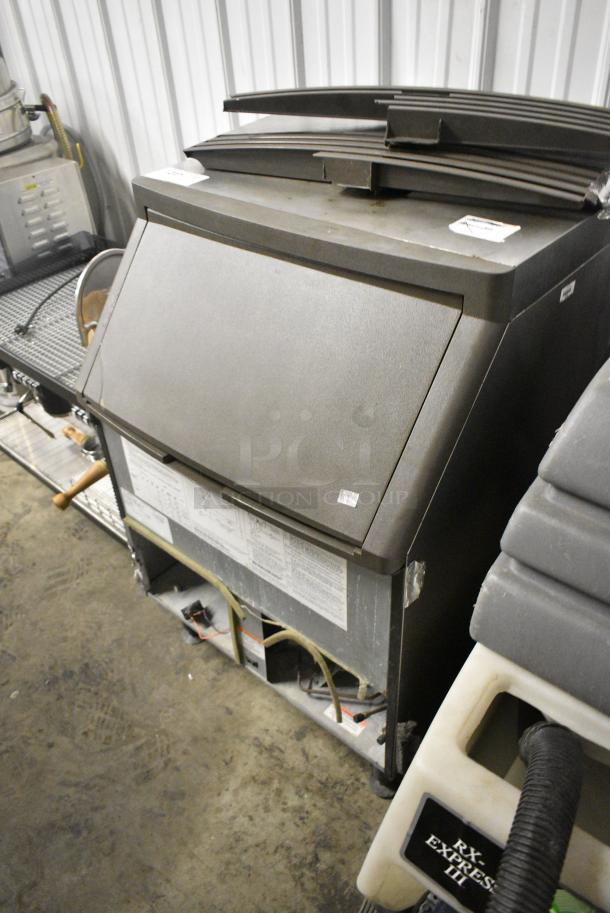 Manitowoc QF0406A Stainless Steel Commercial Self Contained Undercounter Ice Machine. 115 Volts, 1 Phase. - Image 3 of 10