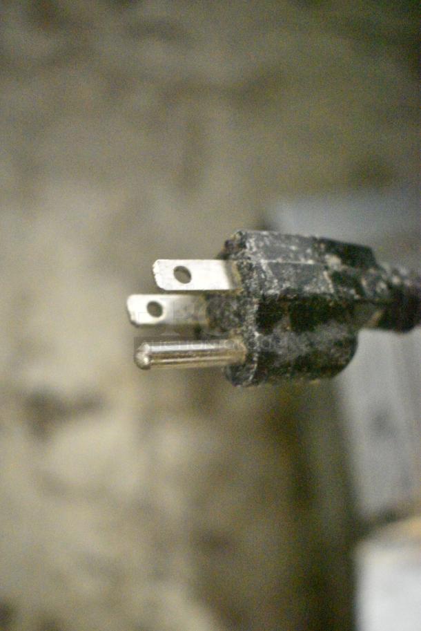 Avantco MX20 Metal Commercial Countertop 20 Quart Planetary Dough Mixer w/ Stainless Steel Mixing Bowl, Bowl Guard, Whisk, Paddle and Dough Hook Attachments. 120 Volts, 1 Phase. Tested and Working! - Image 5 of 5