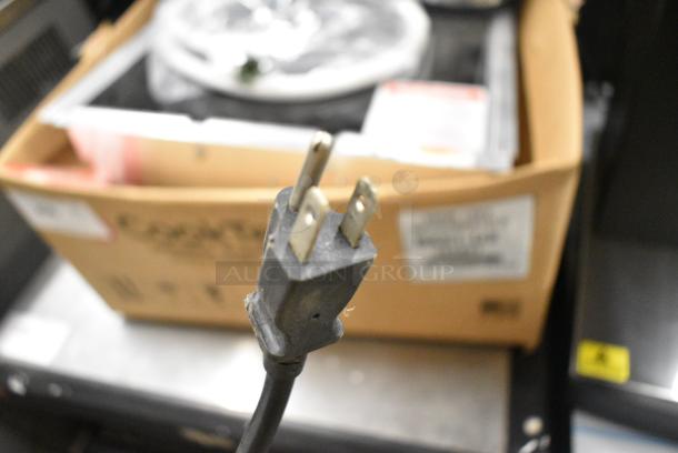 Hatco Metal Commercial Countertop 2 Tier Warming Display Merchandiser. 115 Volts, 1 Phase. Tested and Working! - Image 4 of 4