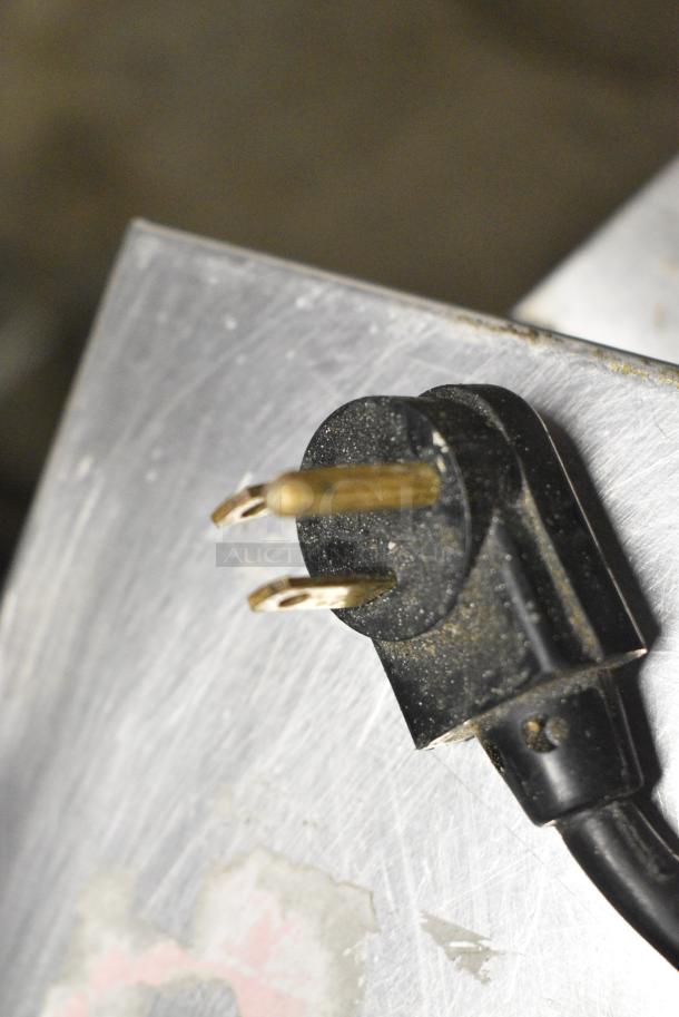 True TSSU-27-08 Stainless Steel Commercial Sandwich Salad Prep Table Bain Marie Mega Top. 115 Volts, 1 Phase. Tested and Working! - Image 6 of 6