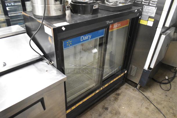 True GDM-41SL-48-HC-LD Metal Commercial 2 Door Reach In Cooler Merchandiser w/ Poly Coated Racks. 115 Volts, 1 Phase. Tested and Working! - Image 2 of 7
