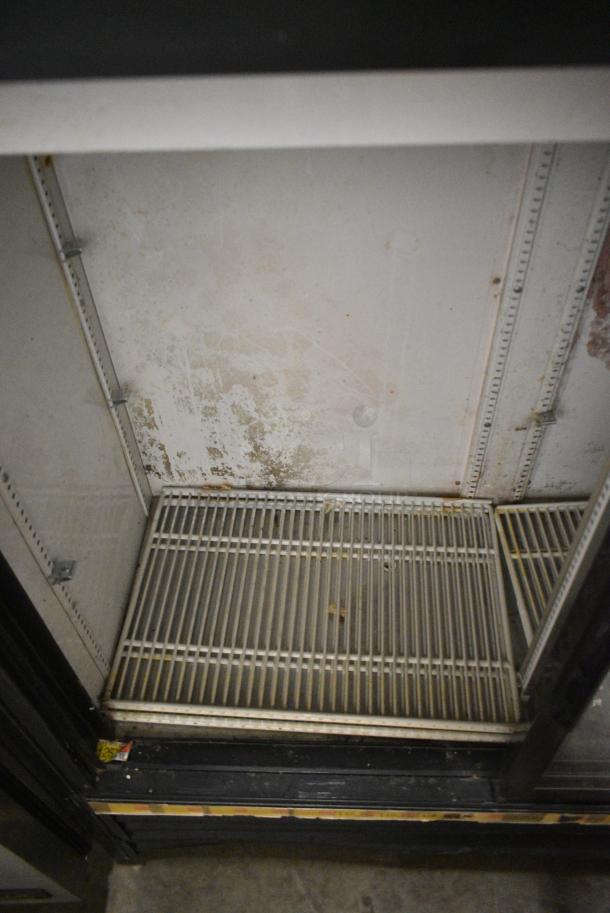 True GDM-41SL-48-HC-LD Metal Commercial 2 Door Reach In Cooler Merchandiser w/ Poly Coated Racks. 115 Volts, 1 Phase. Tested and Working! - Image 4 of 7