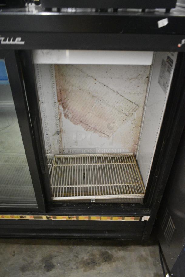 True GDM-41SL-48-HC-LD Metal Commercial 2 Door Reach In Cooler Merchandiser w/ Poly Coated Racks. 115 Volts, 1 Phase. Tested and Working! - Image 5 of 7