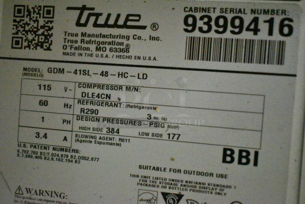 True GDM-41SL-48-HC-LD Metal Commercial 2 Door Reach In Cooler Merchandiser w/ Poly Coated Racks. 115 Volts, 1 Phase. Tested and Working! - Image 6 of 7