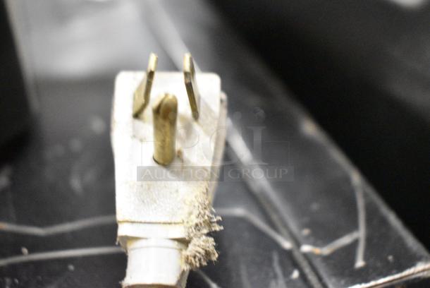 True GDM-41SL-48-HC-LD Metal Commercial 2 Door Reach In Cooler Merchandiser w/ Poly Coated Racks. 115 Volts, 1 Phase. Tested and Working! - Image 7 of 7